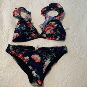 Cupshe Bikini set size large top and bottom Navy with floral print